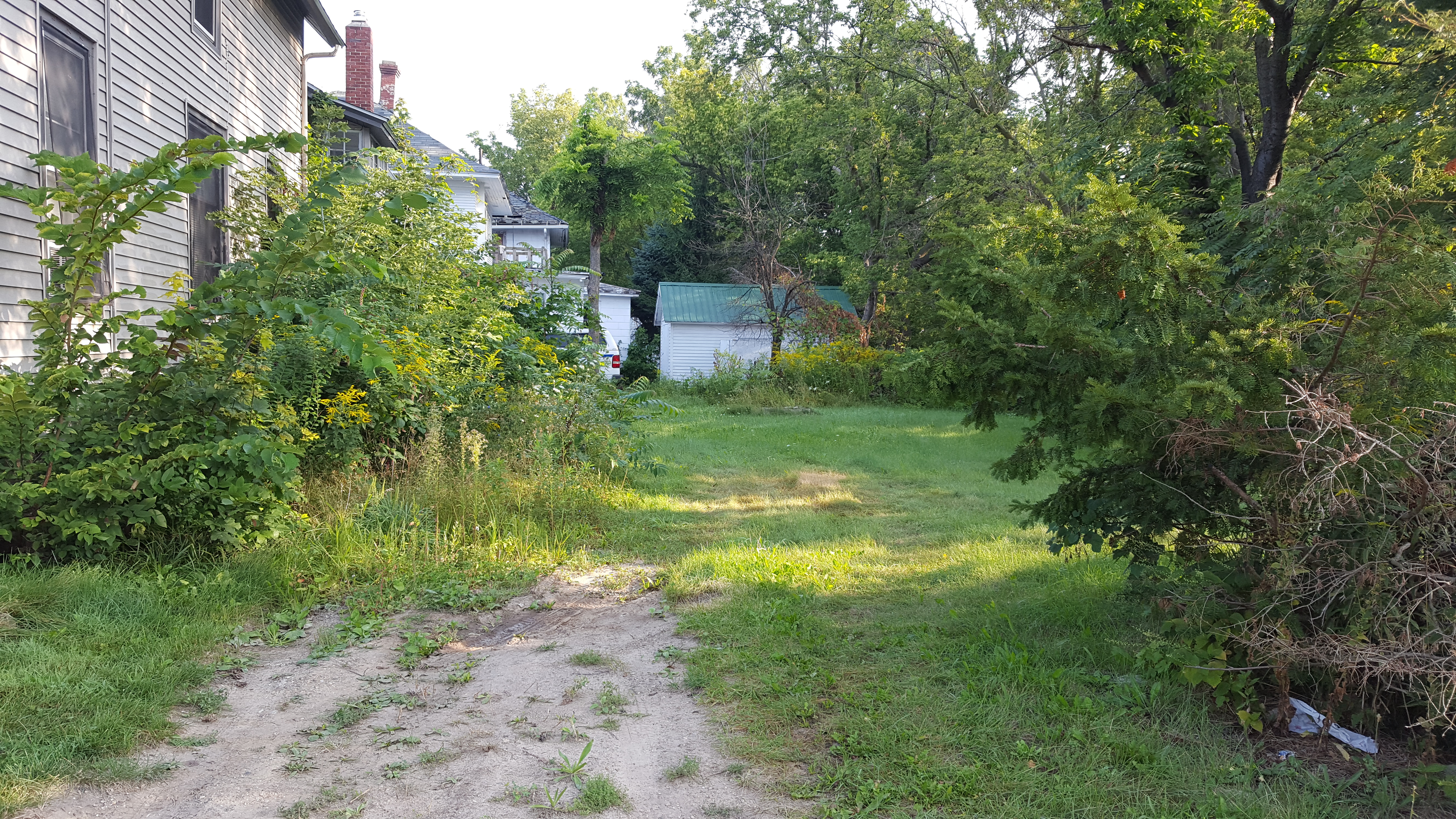 W Oakland Avenue photo